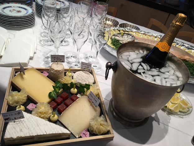 ホームパーティの華 シャンパンとチーズ