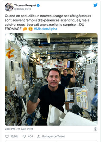 （ISSでチーズを受け取り、喜びのあまりガッツポーズのペスケさんのツイート。後ろには、星出さんの微笑ましいお姿も。このような写真の中に、ロックフォールの姿が現れる日を心持ちにしています。）