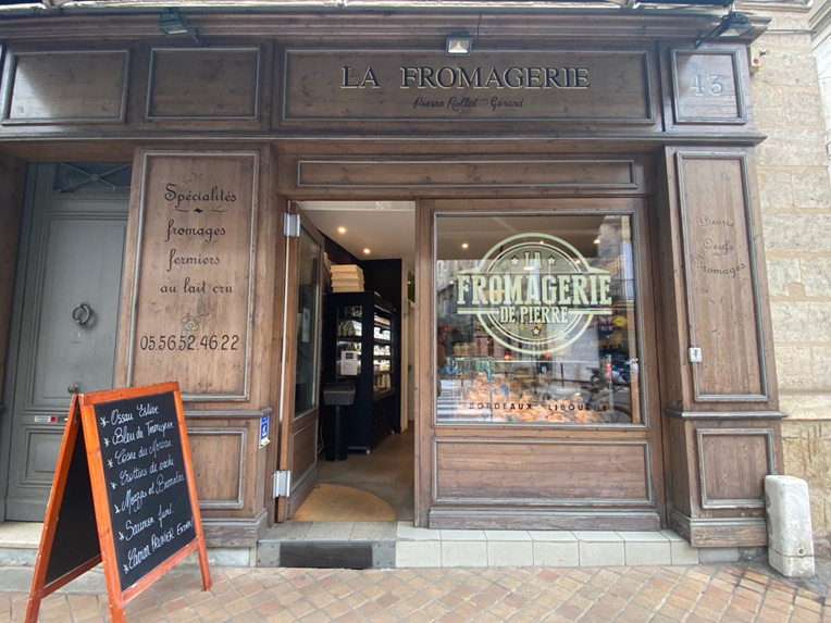 (ピエール・ロレ氏のラ・フロマジュリー・ド・ピエール店)